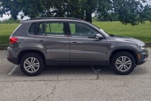 2016 VOLKSWAGEN Tiguan S