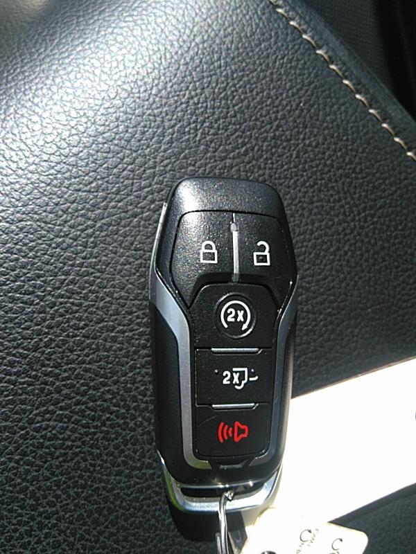 2017 Ford F150 4X4 CR LARIAT