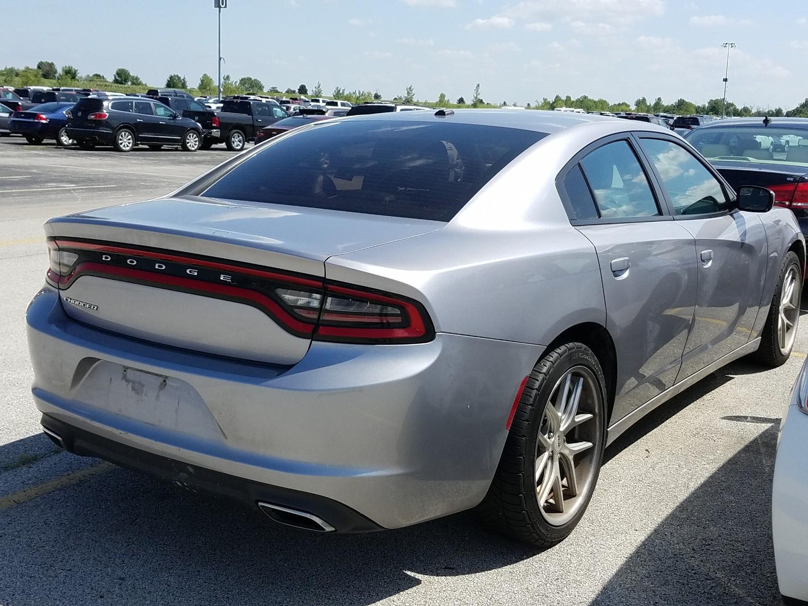 2015 Dodge CHARGER 4X2 V6 SE