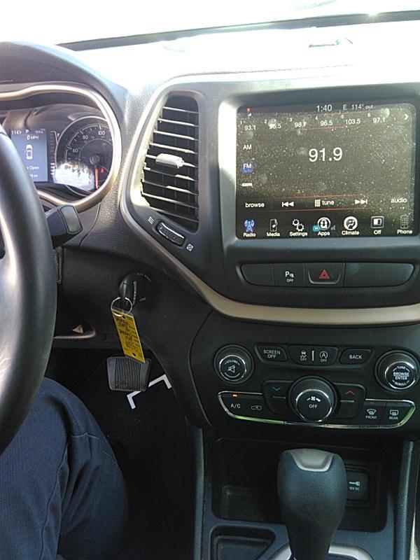 2017 Jeep CHEROKEE FWD V6 LATITUDE