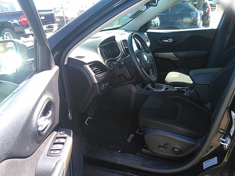 2017 Jeep CHEROKEE FWD V6 LATITUDE