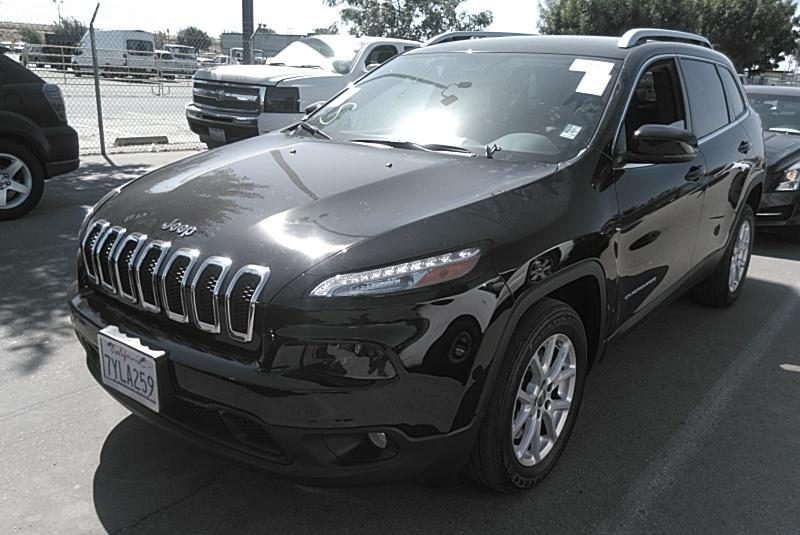 2017 Jeep CHEROKEE FWD V6 LATITUDE