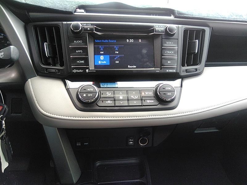 2017 Toyota RAV4 AWD XLE