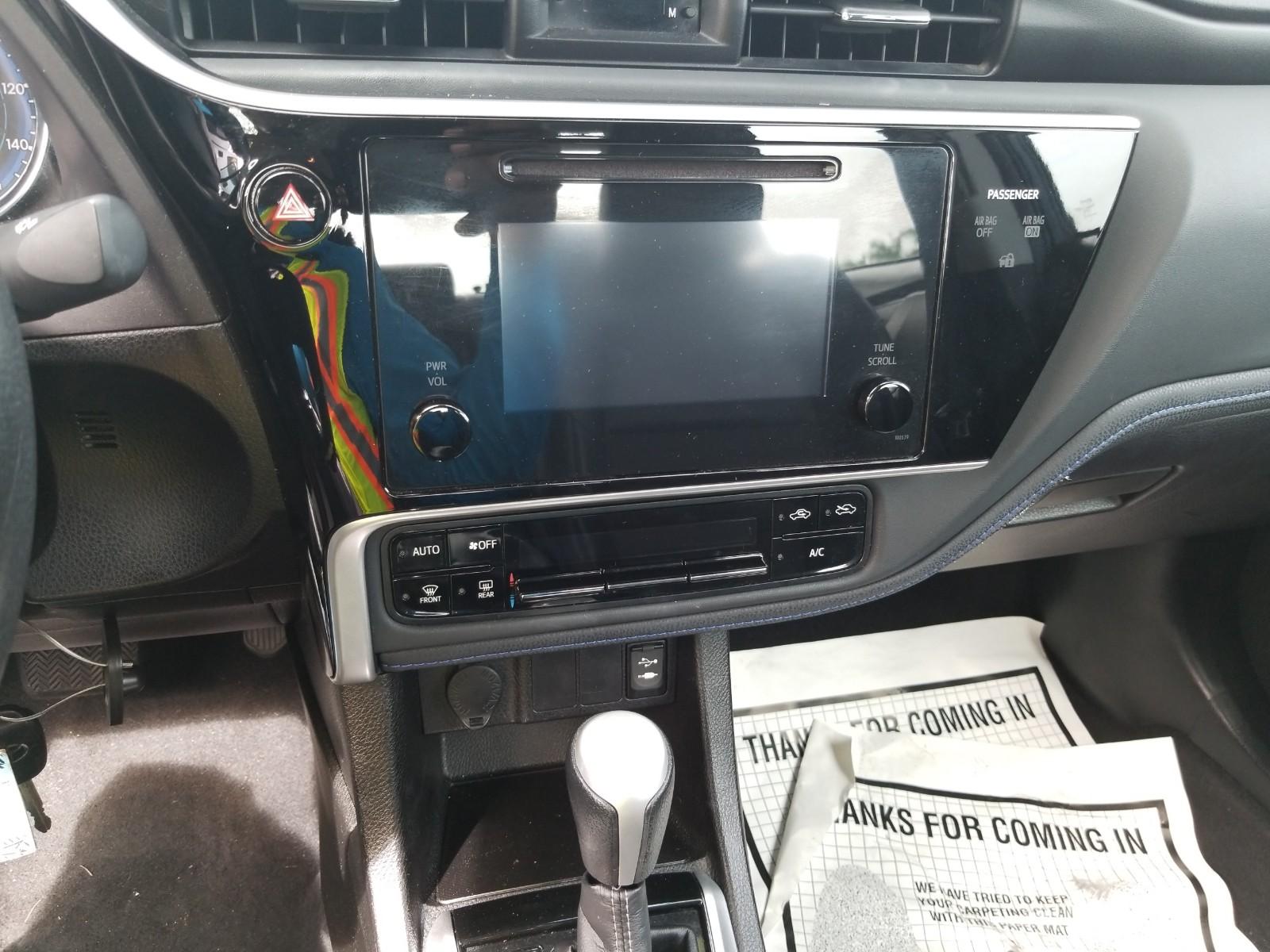 2017 Toyota COROLLA SE