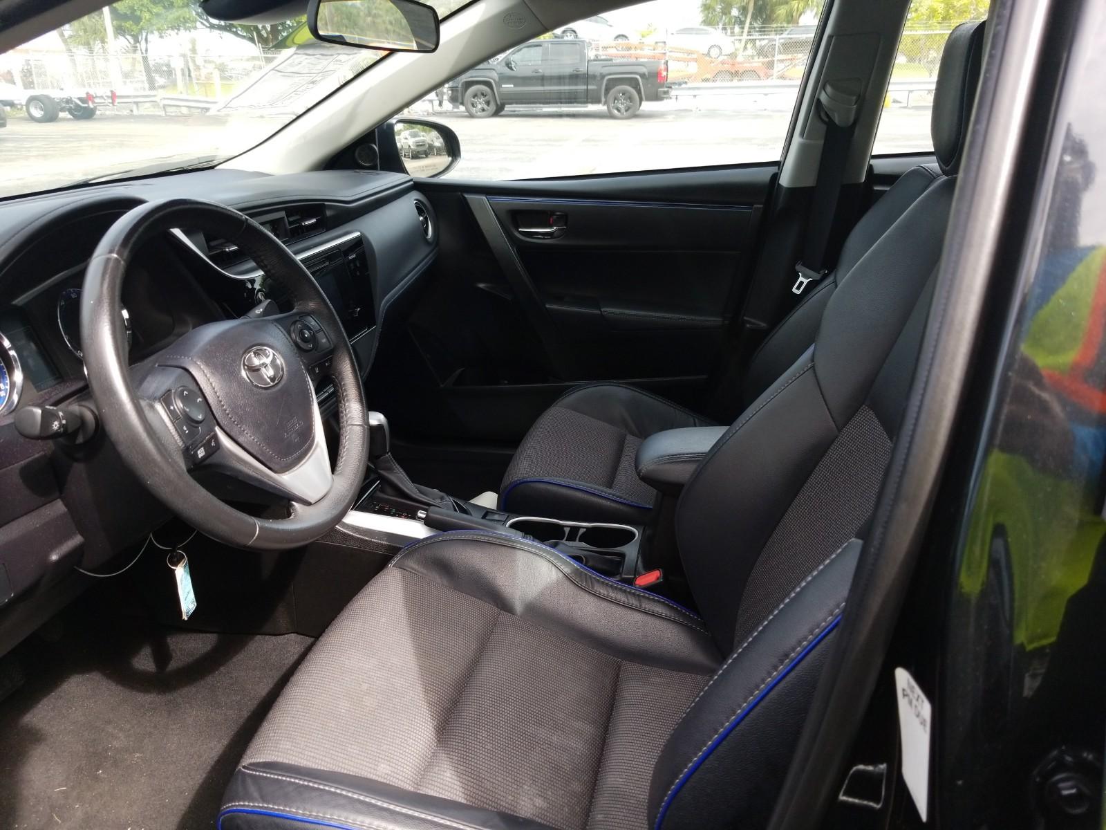 2017 Toyota COROLLA SE