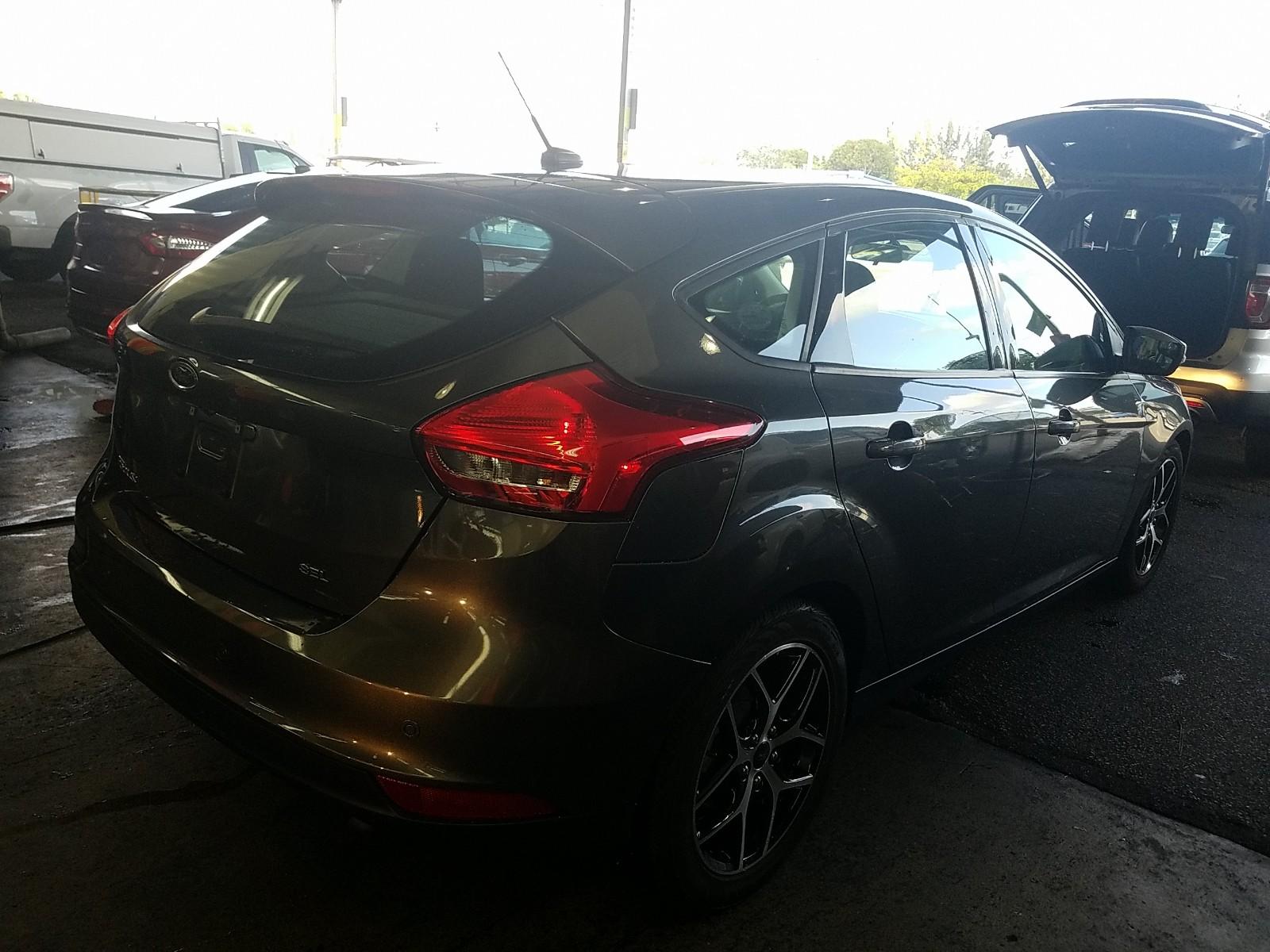 2017 Ford FOCUS FWD 4C SEL