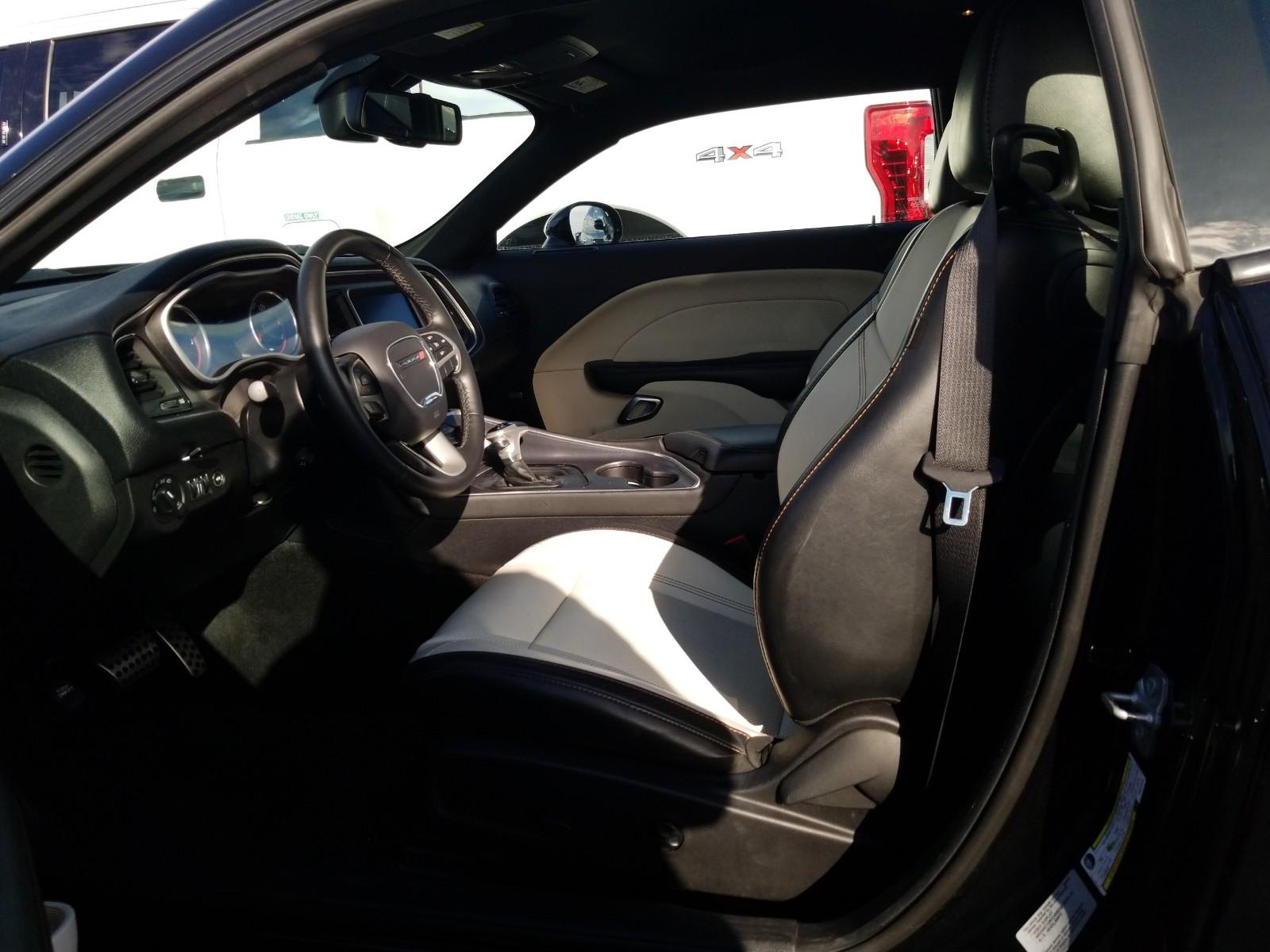 2016 Dodge CHALLENGER V6 SXT PLUS