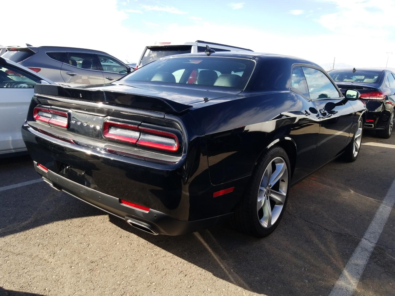 2016 Dodge CHALLENGER V6 SXT PLUS
