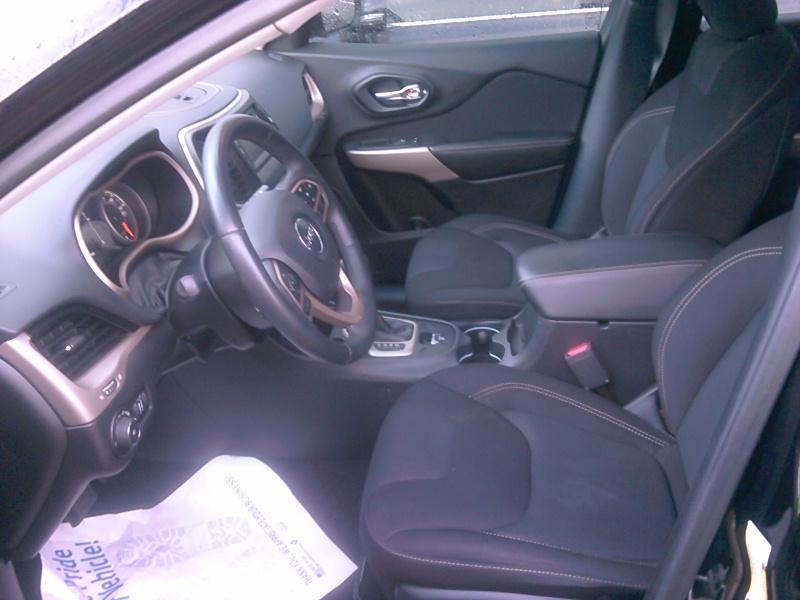 2017 Jeep CHEROKEE FWD 4C LATITUDE