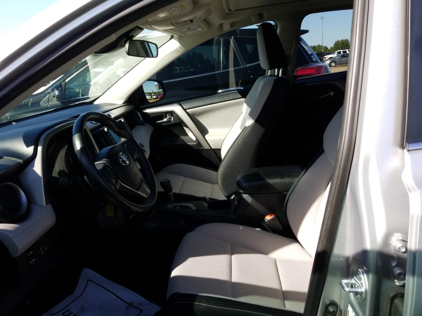 2017 Toyota RAV4 FWD XLE