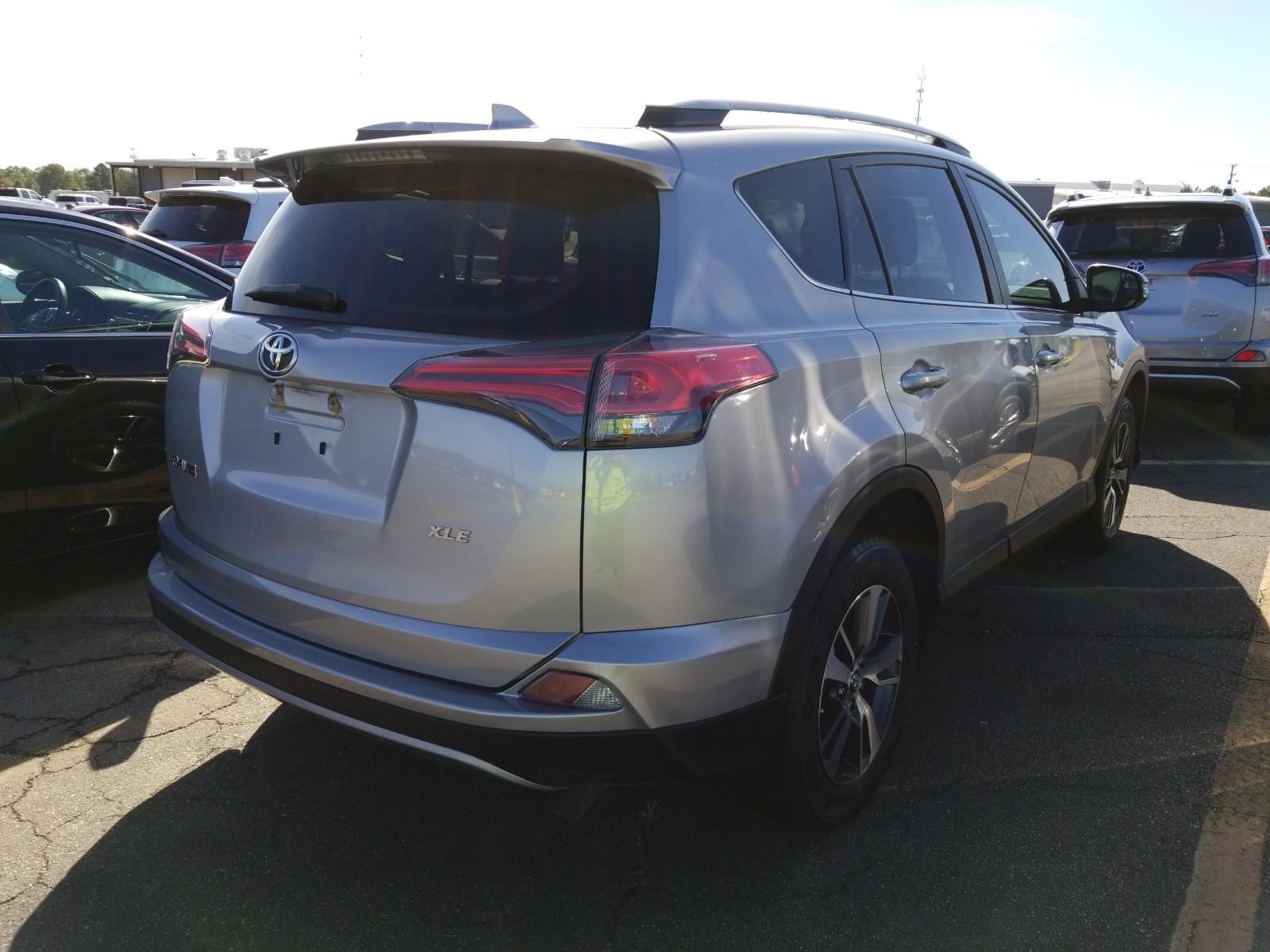 2017 Toyota RAV4 FWD XLE