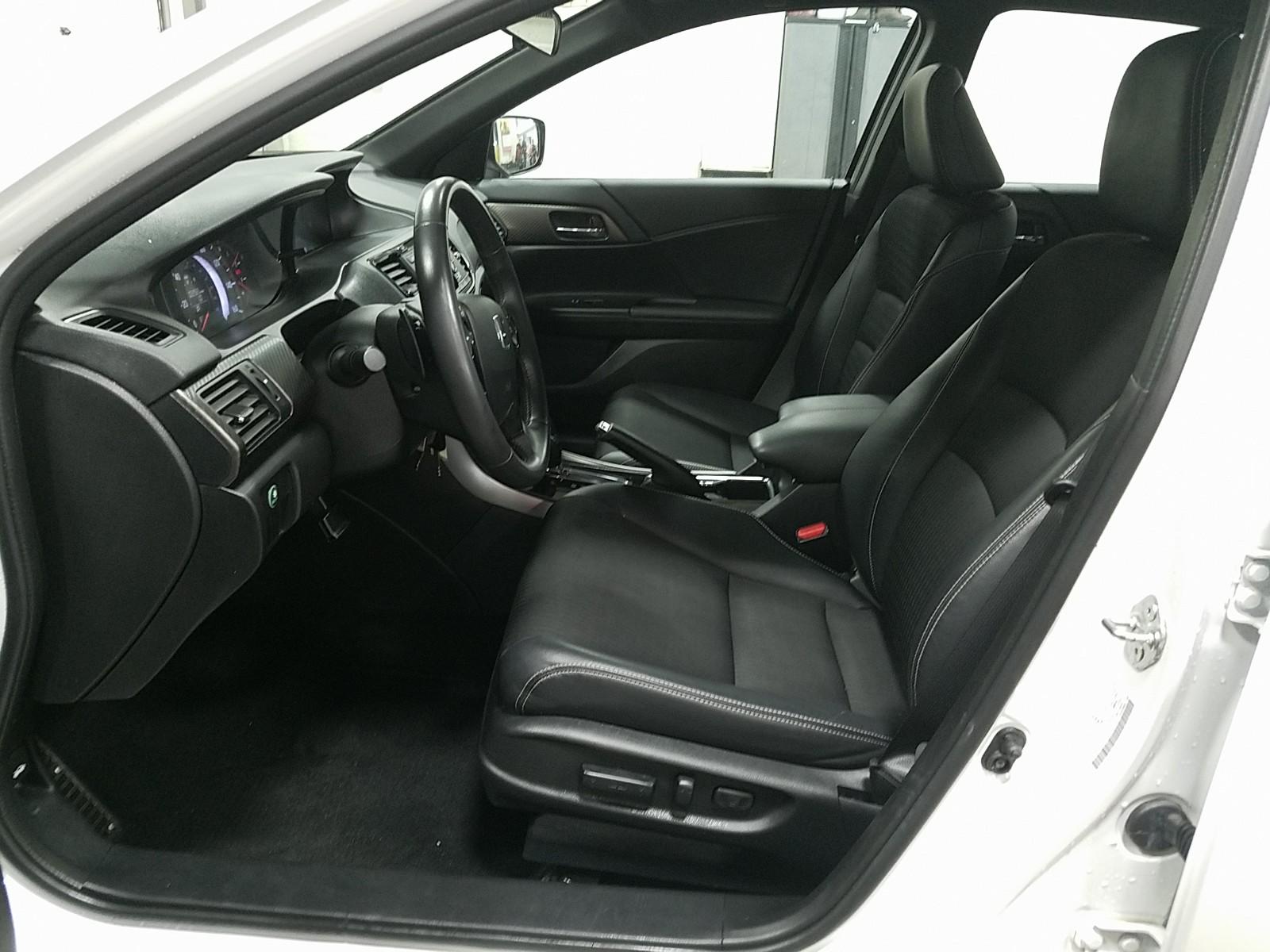 2017 Honda ACCORD 4C SPORT