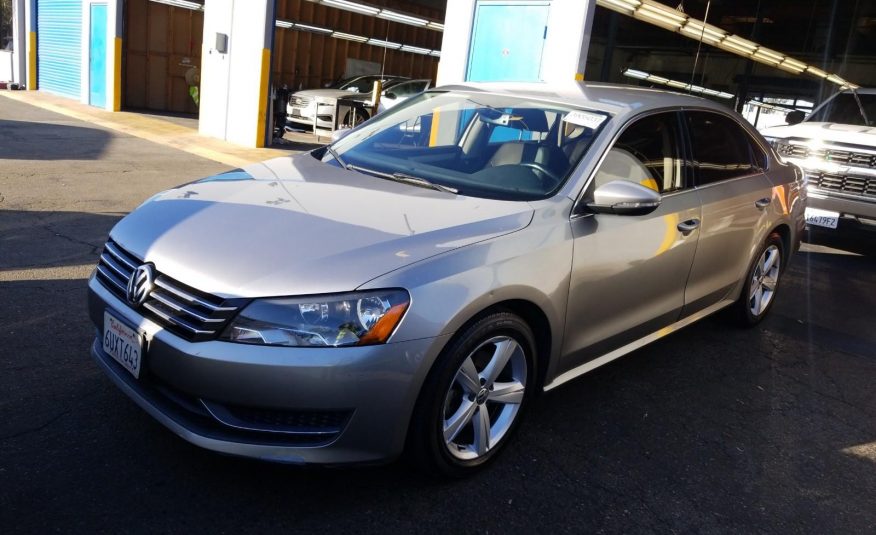 2012 Volkswagen PASSAT 5C SE