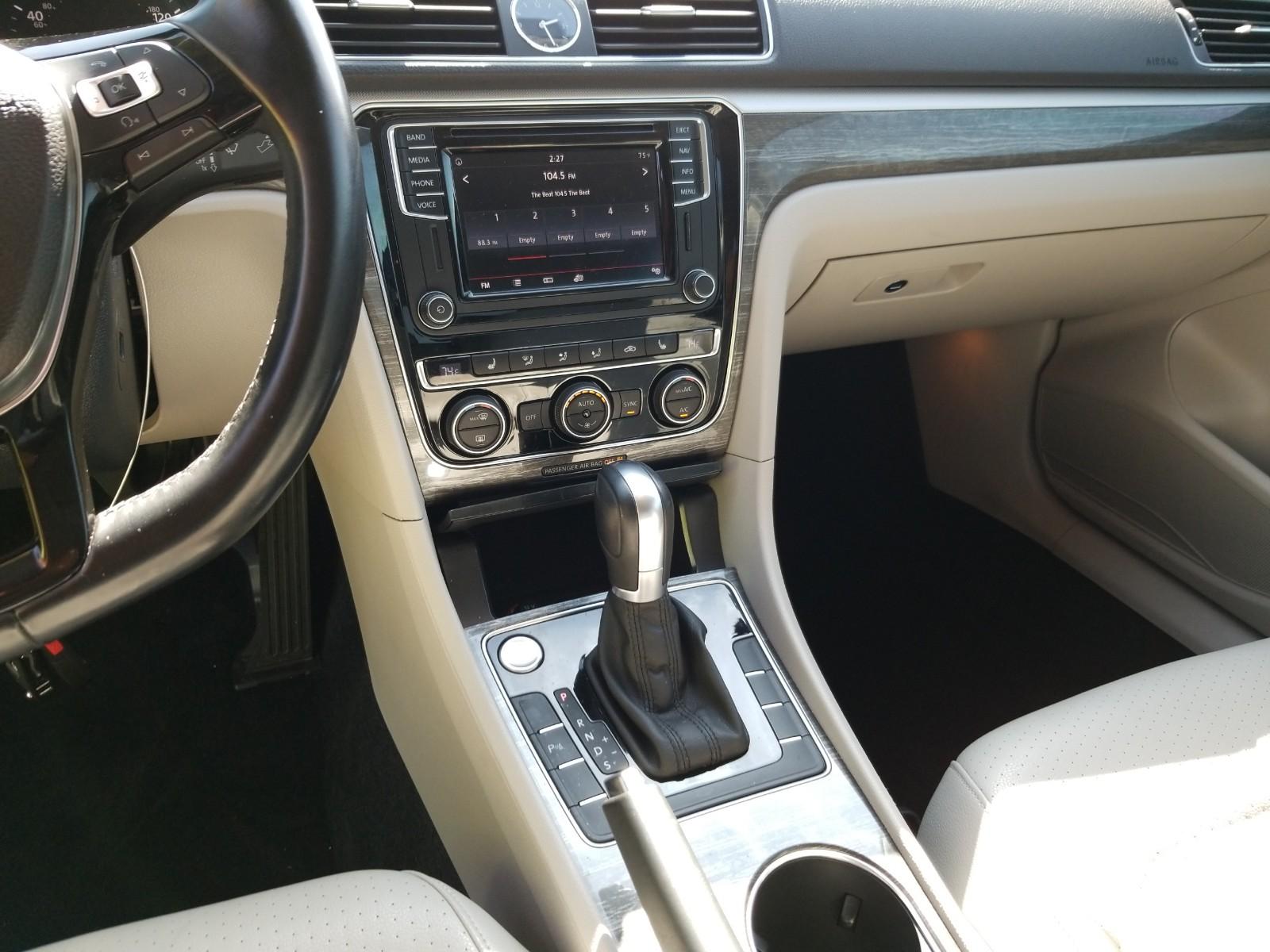 2017 Volkswagen PASSAT 4C SE TECH