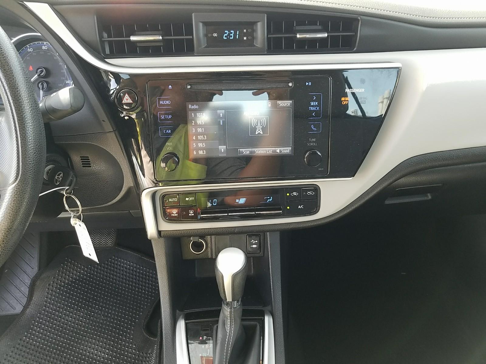 2017 Toyota COROLLA LE