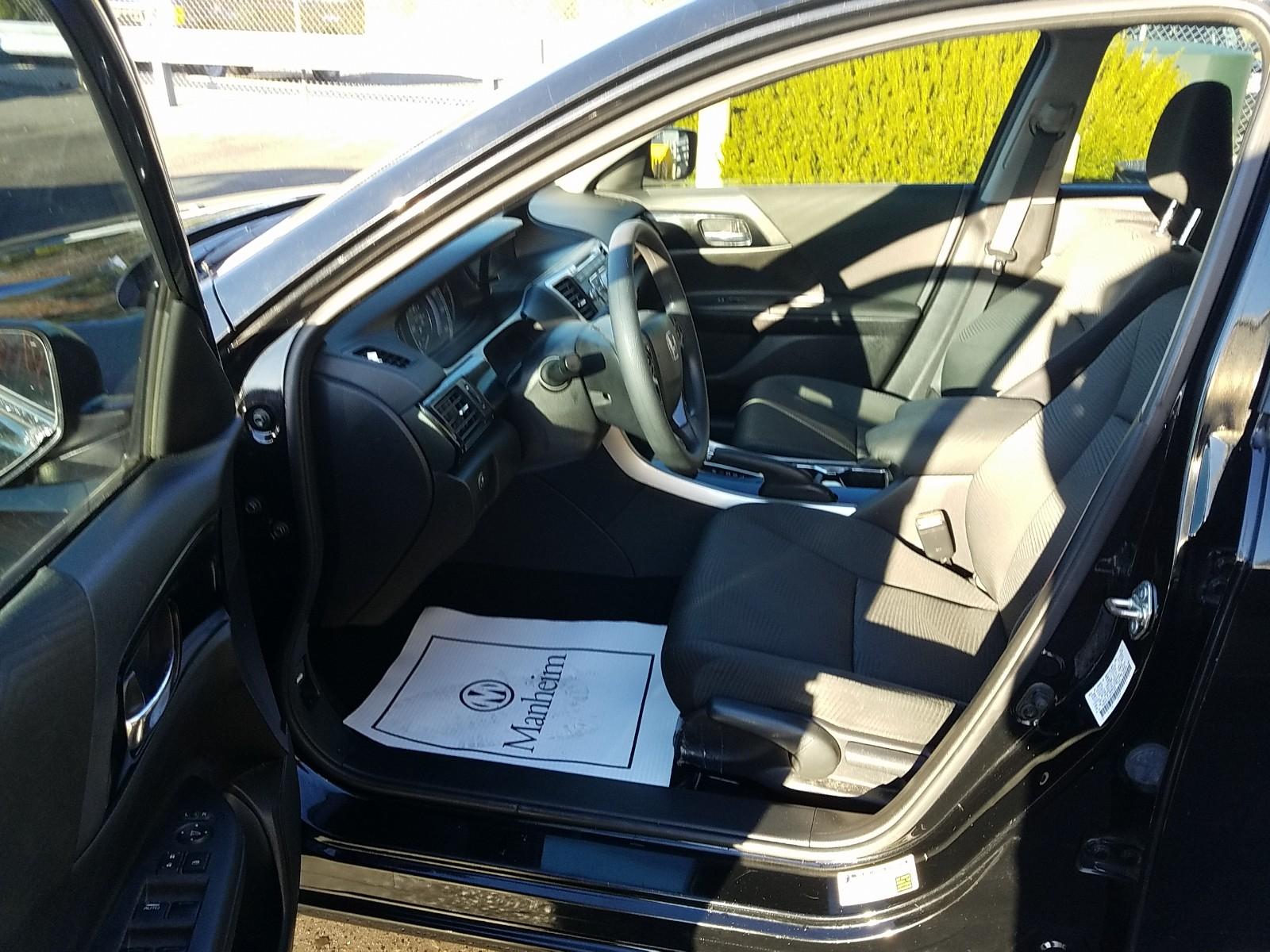 2017 Honda ACCORD 4C LX