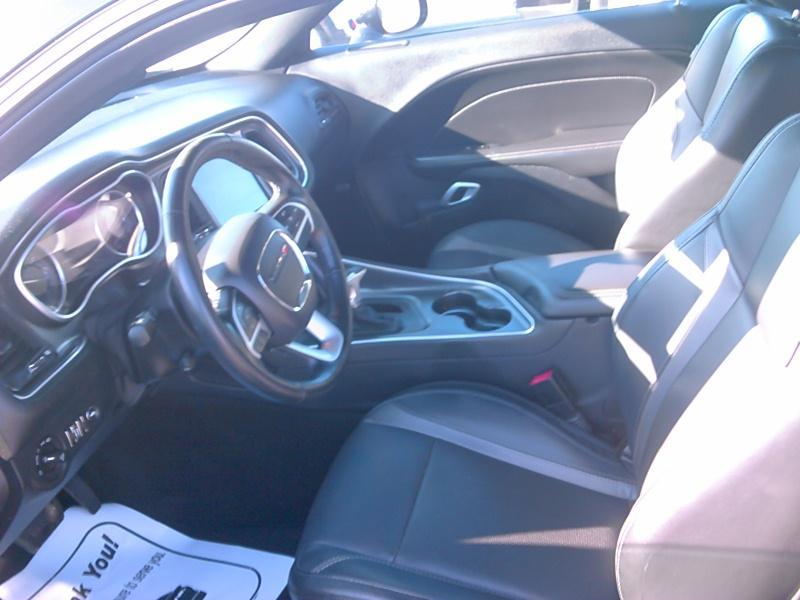 2016 Dodge CHALLENGER V6 SXT PLUS