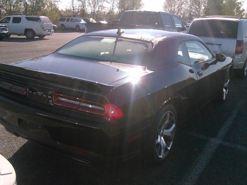 2016 Dodge CHALLENGER V6 SXT PLUS