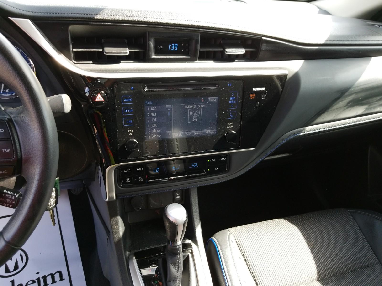 2017 Toyota COROLLA SE