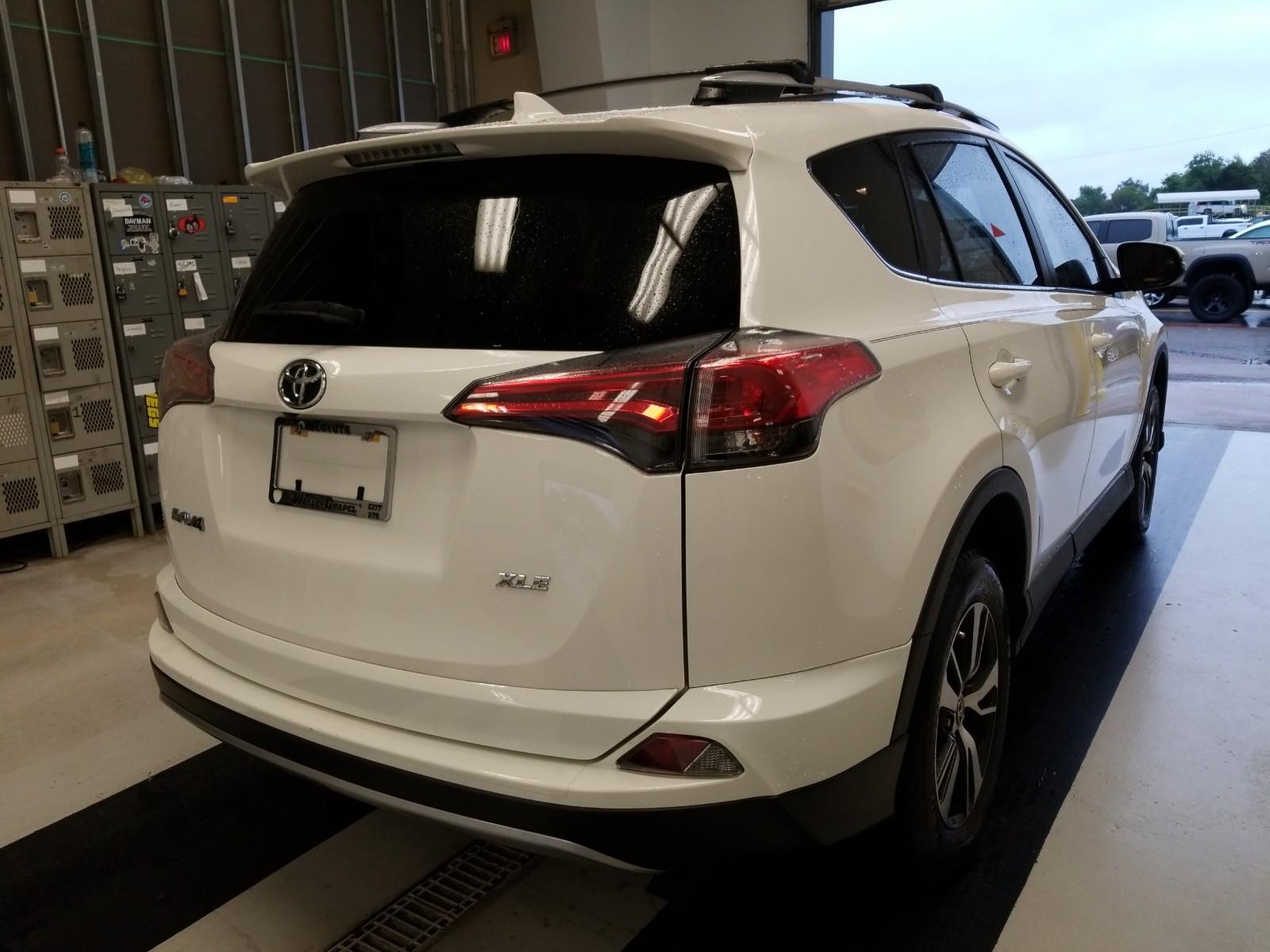2017 Toyota RAV4 FWD XLE