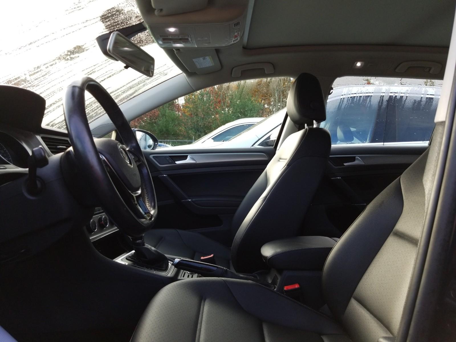 2017 Volkswagen GOLF FWD SE