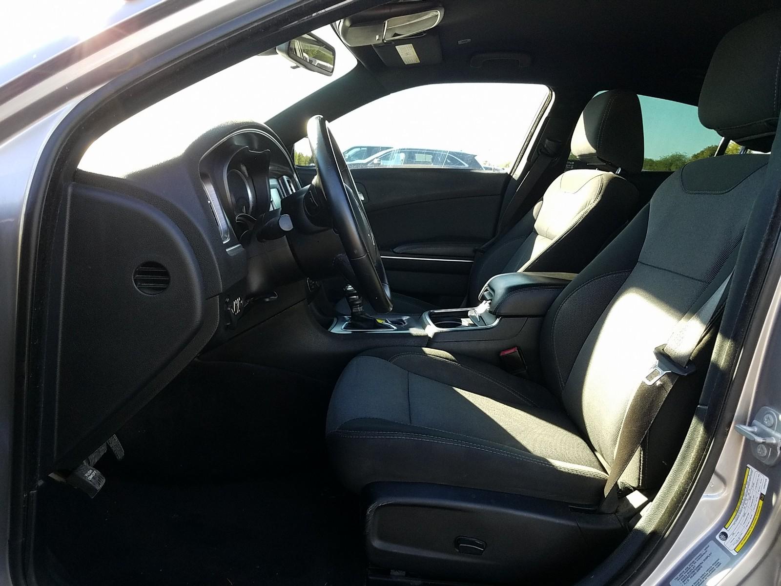 2017 Dodge CHARGER 4X2 V6 SE