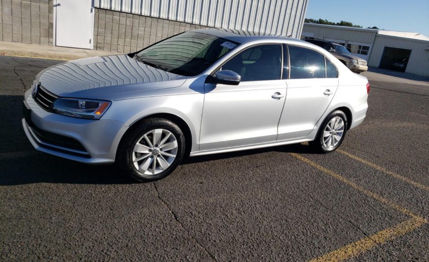 2015 Volkswagen JETTA SE W/CONNE