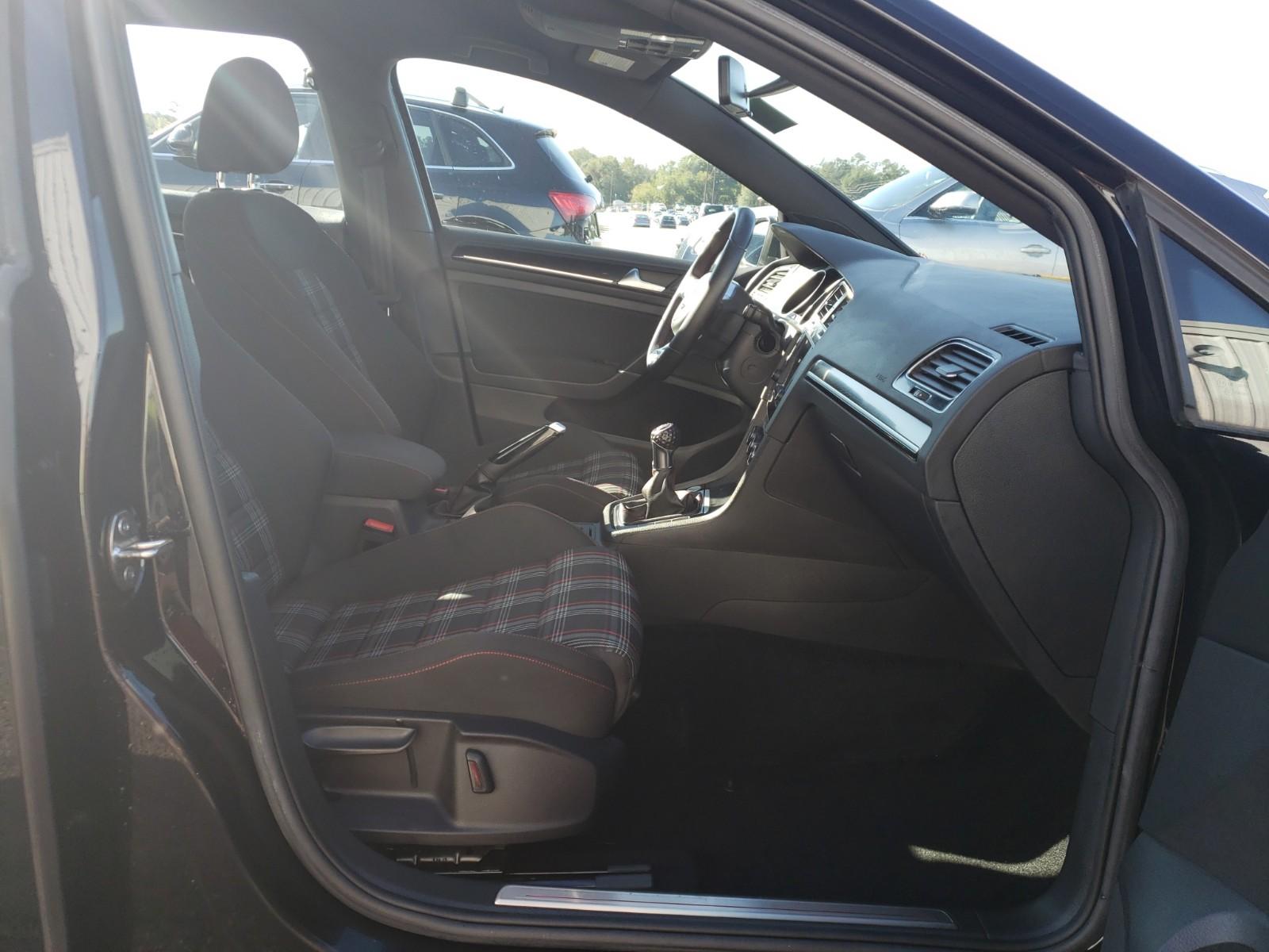 2017 Volkswagen GOLF GTI SPORT