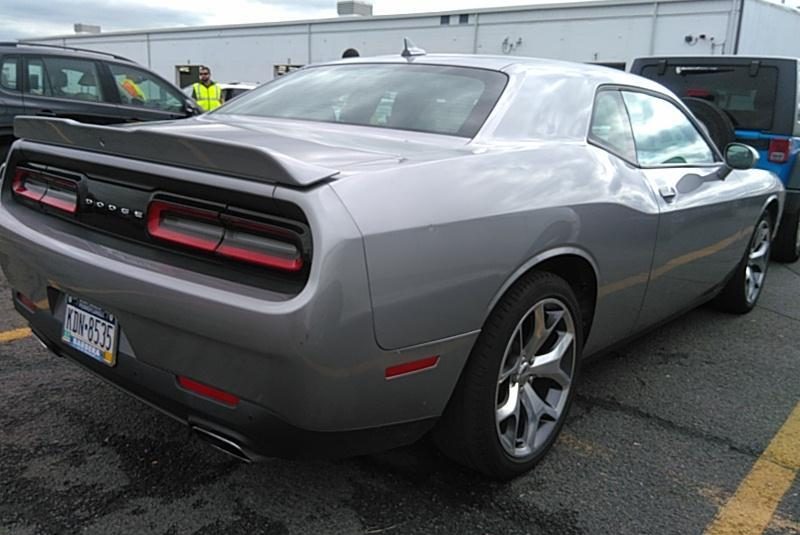 2016 Dodge CHALLENGER V6 SXT PLUS