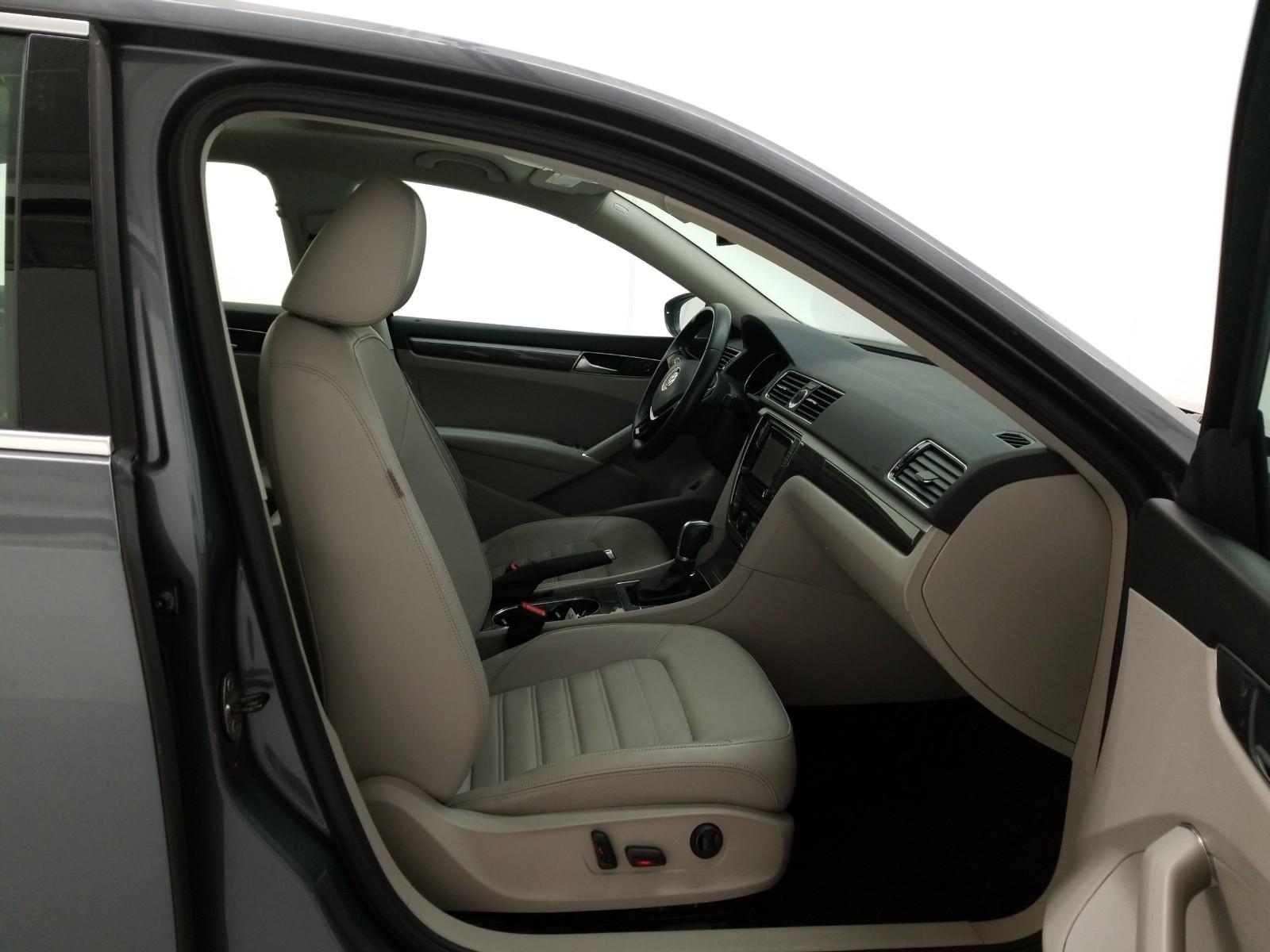 2016 Volkswagen PASSAT 4C SEL PRM