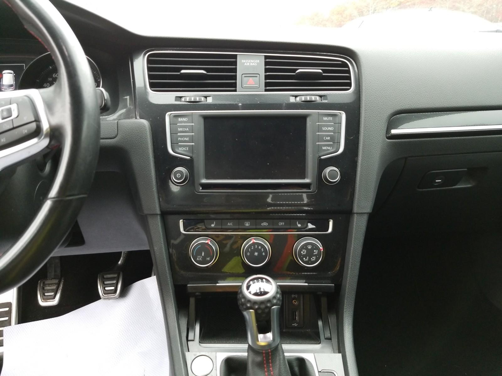 2016 Volkswagen GOLF GTI SE