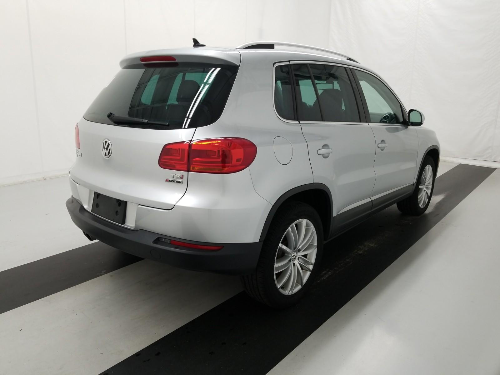 2016 Volkswagen TIGUAN AWD SE