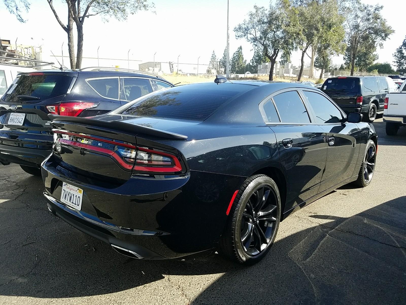2017 Dodge CHARGER 4X2 V6 SXT