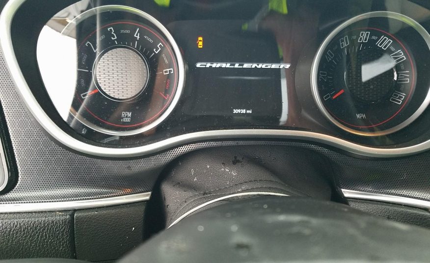 2016 Dodge CHALLENGER V6 SXT PLUS