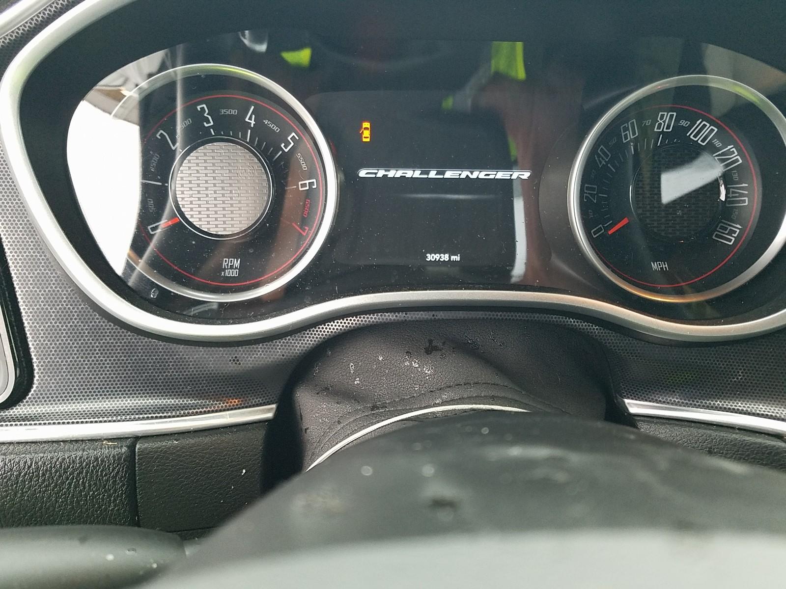 2016 Dodge CHALLENGER V6 SXT PLUS