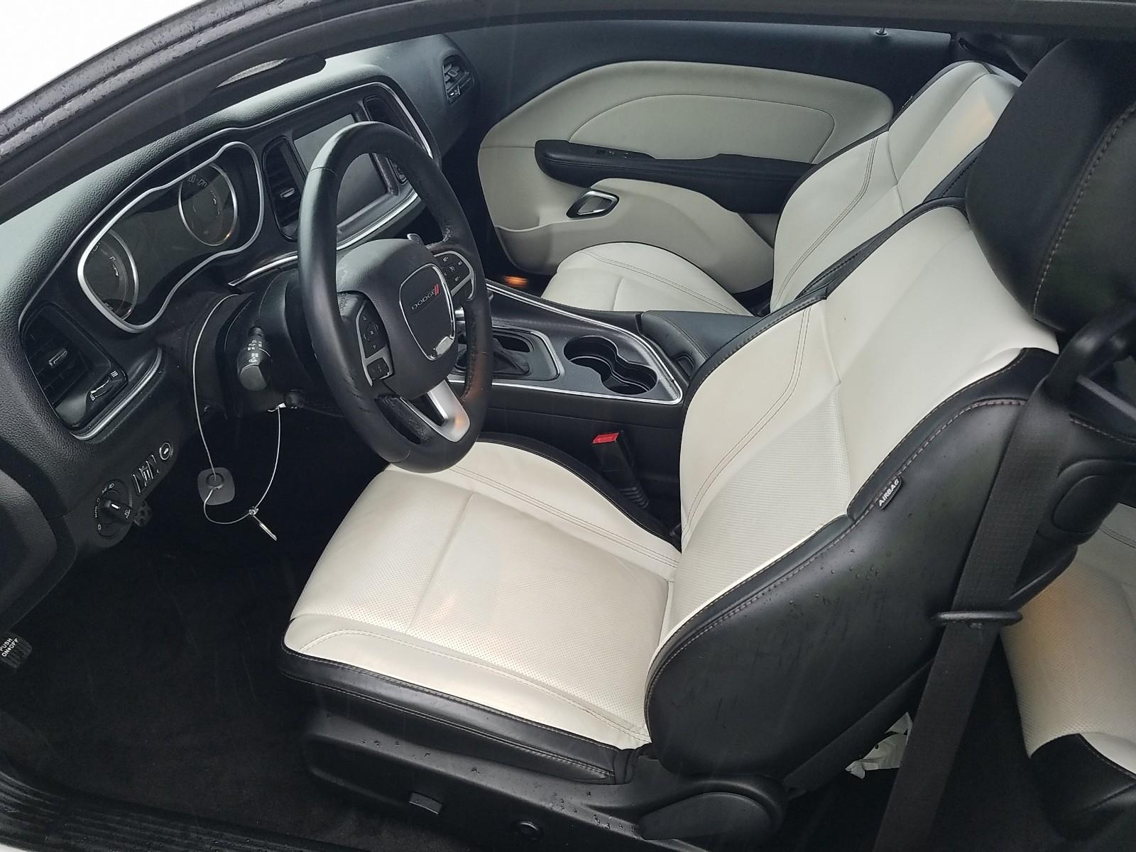 2016 Dodge CHALLENGER V6 SXT PLUS