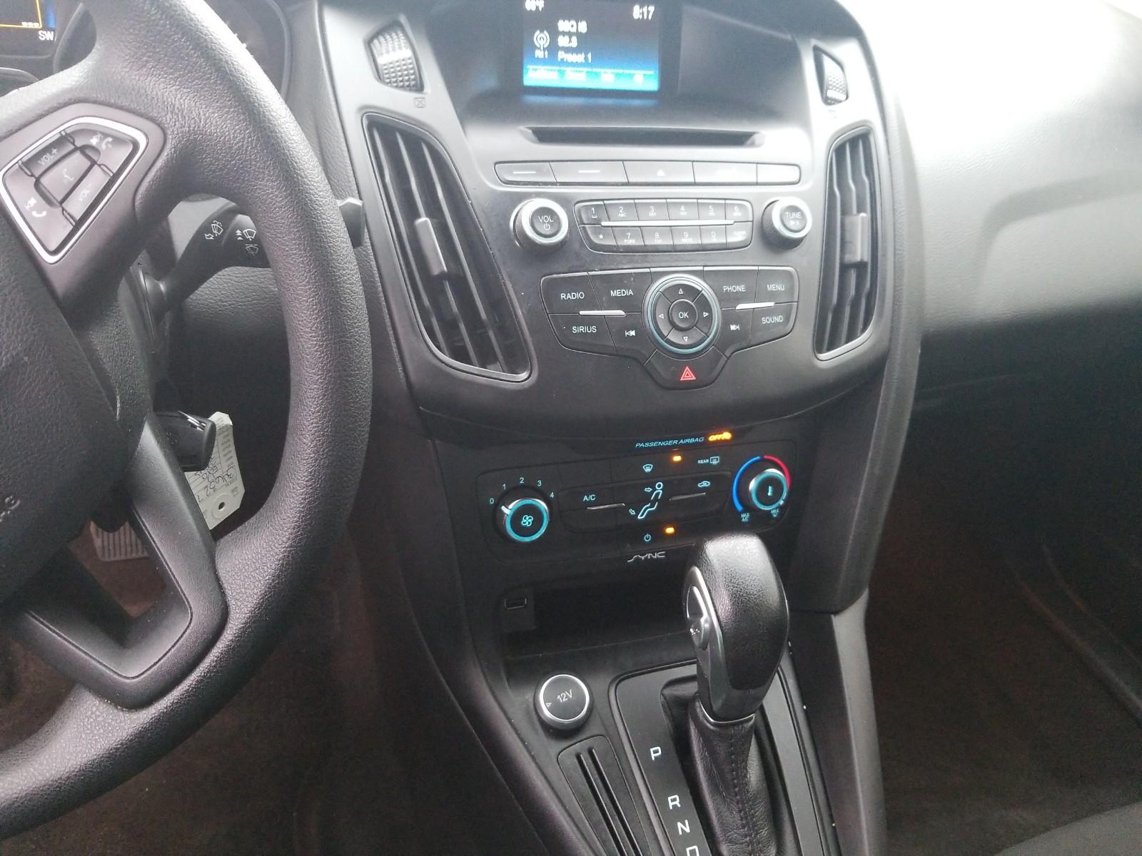 2017 Ford FOCUS FWD 4C SE