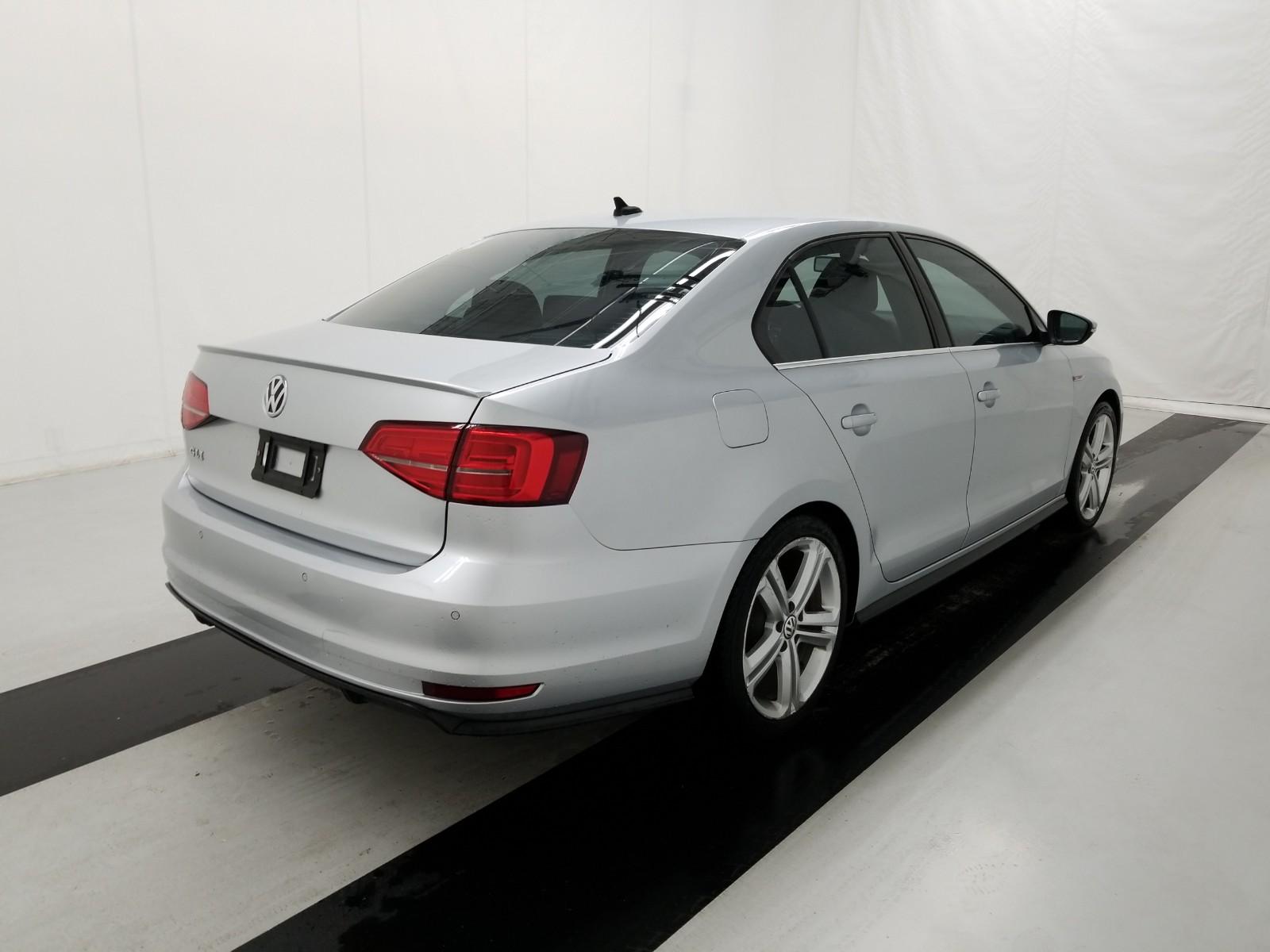 2016 Volkswagen JETTA GLI SE