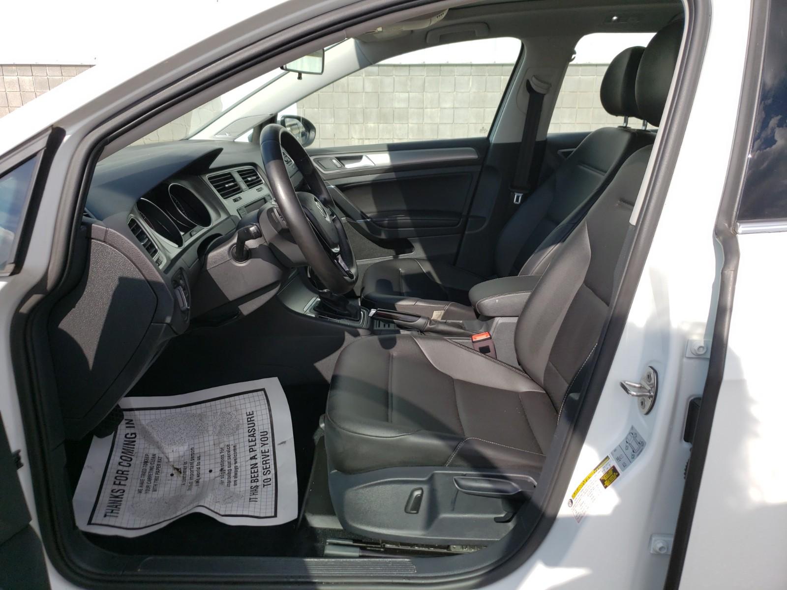 2017 Volkswagen GOLF FWD SE