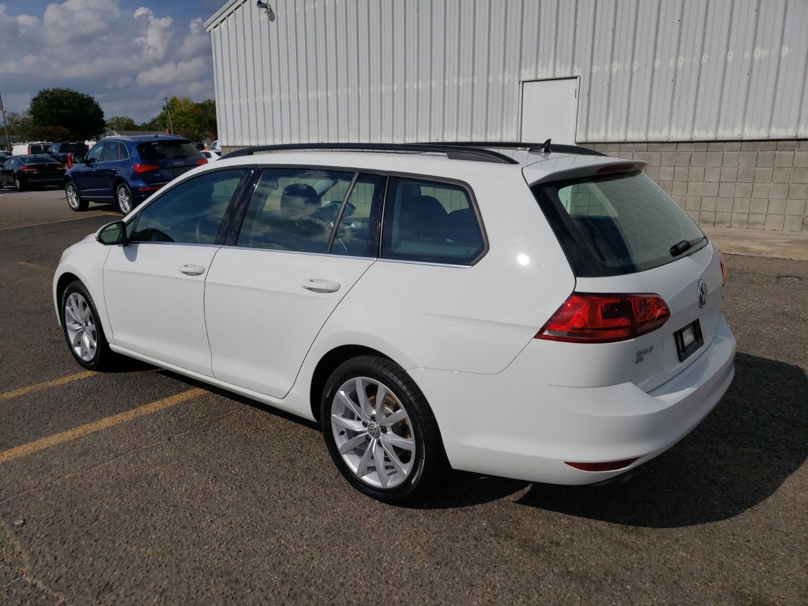 2017 Volkswagen GOLF FWD SE