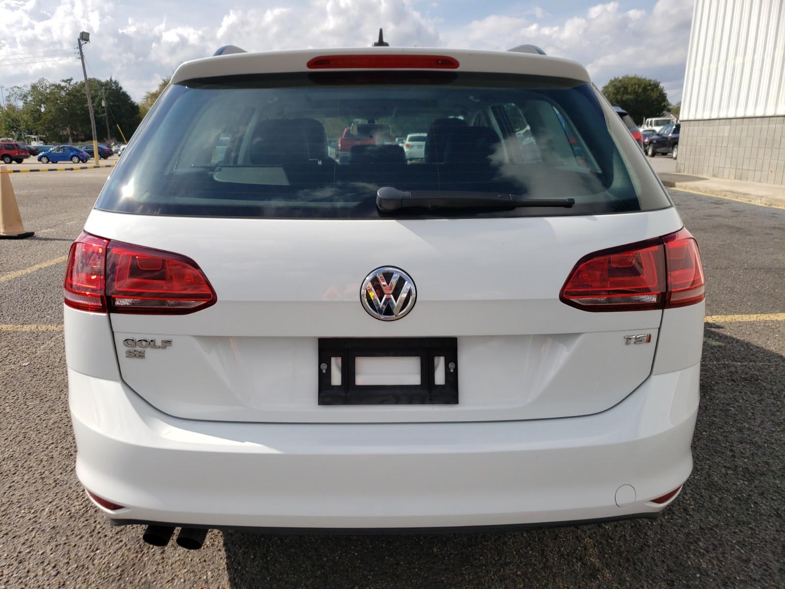 2017 Volkswagen GOLF FWD SE