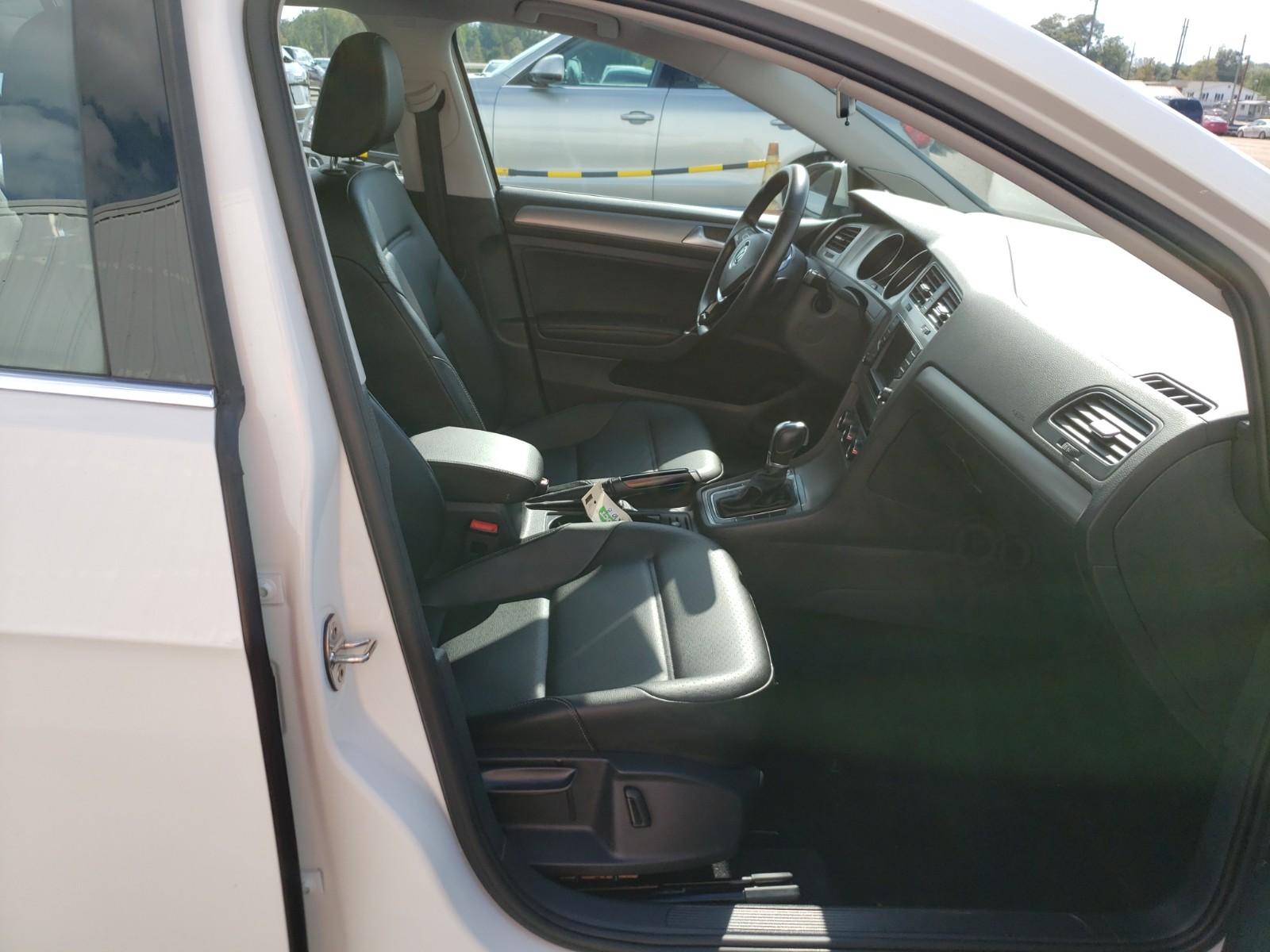 2017 Volkswagen GOLF FWD SE