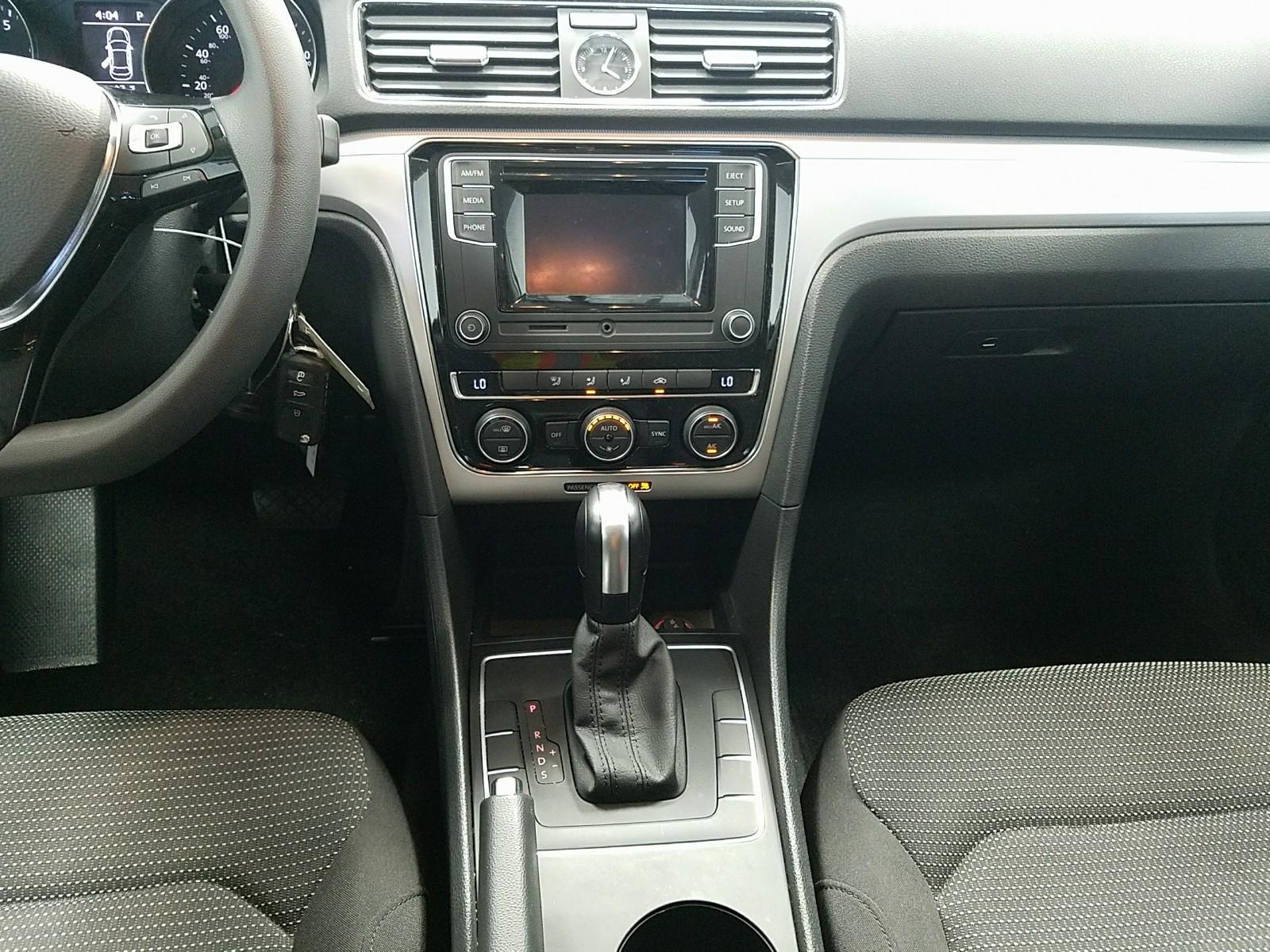 2016 Volkswagen PASSAT 4C 1.8T S